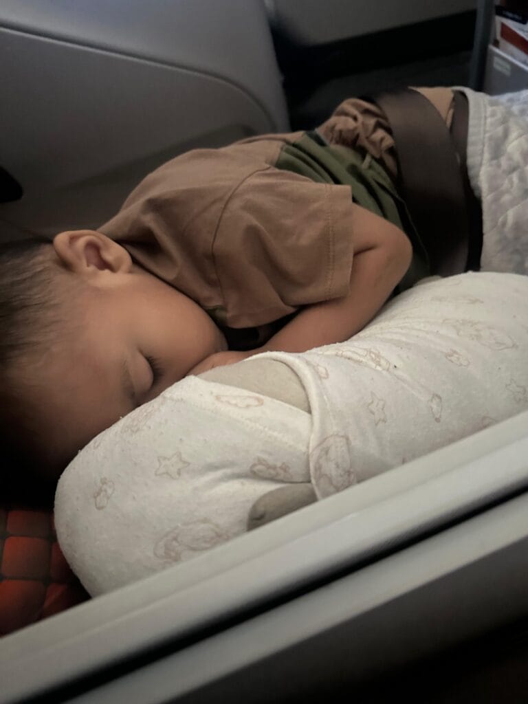 anak bisa tidur di pesawat