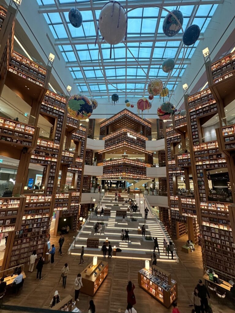 starfield library, perpustakaan dengan bentuk eksentrik