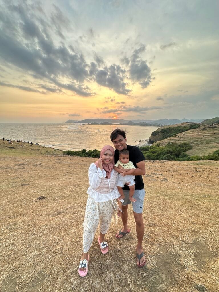 Menikmati sunset di bunit merese yang memukau