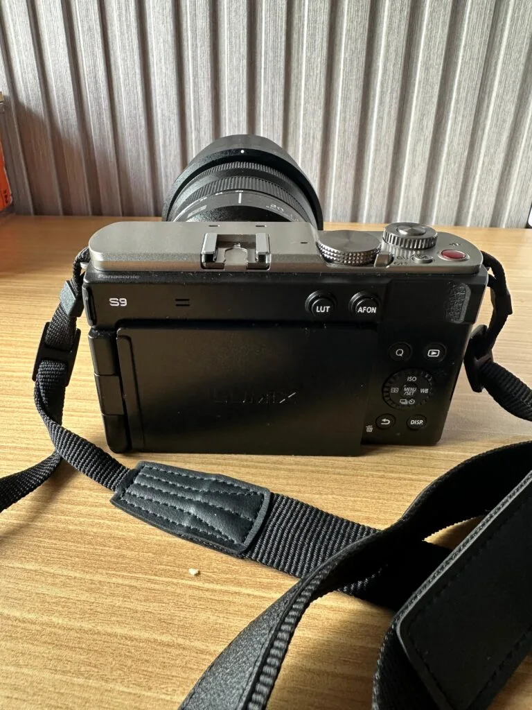 panasonic lumix s9 tampak belakang
