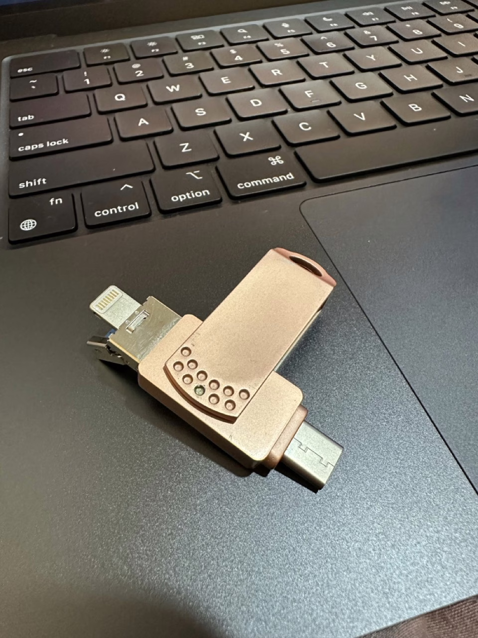 Ulasan Flash Drive OTG 3-in-1 yang Super Lemot: Jangan Tergiur Harga Murah!